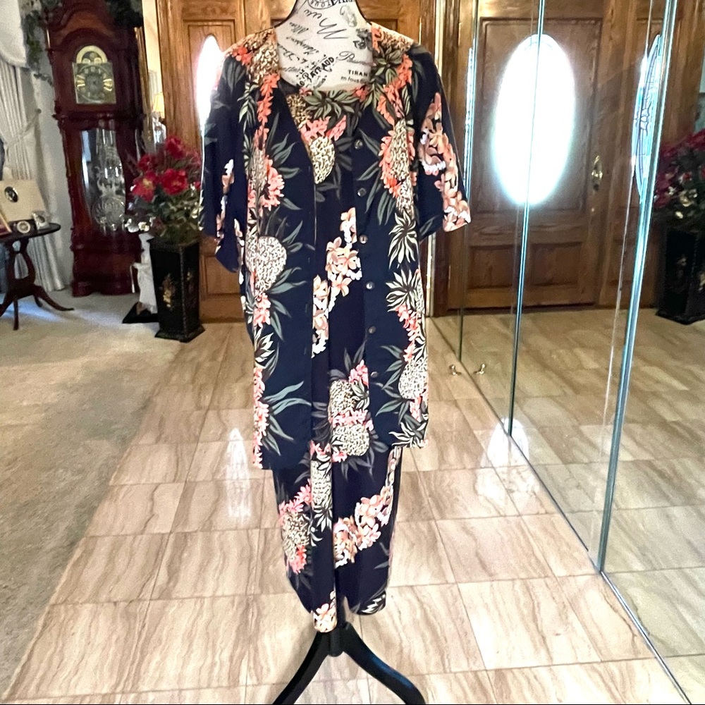 Hilo Hattie Navy and Peach Floral Dress
